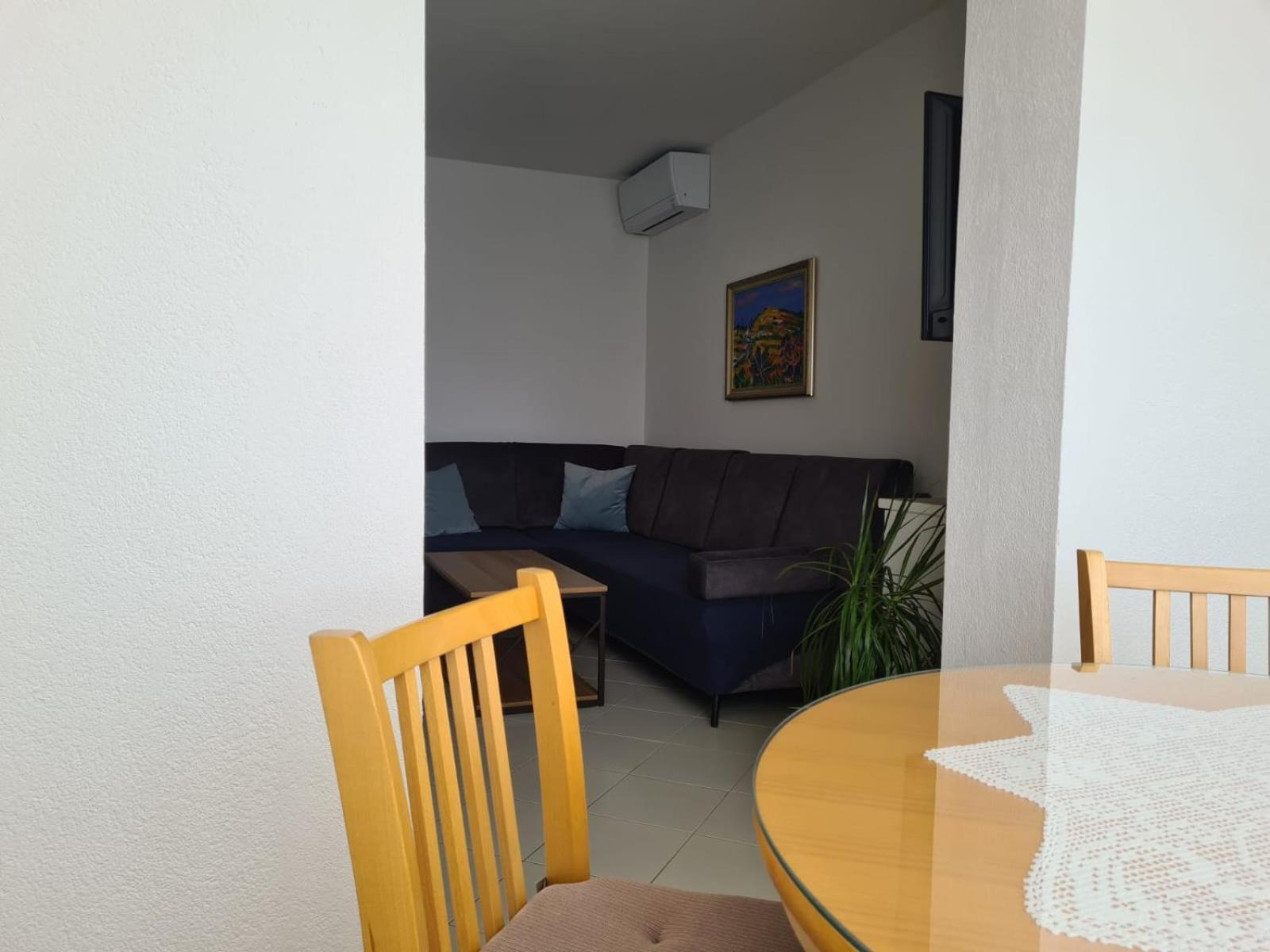 Apartments Jelena Supetar - Four Apartments - A Small House With A Private Yard - Two-Room Apartment With A Sea View - Studio Apartment - Two-Room Apartment With Garden View- Free Parking Eksteriør billede