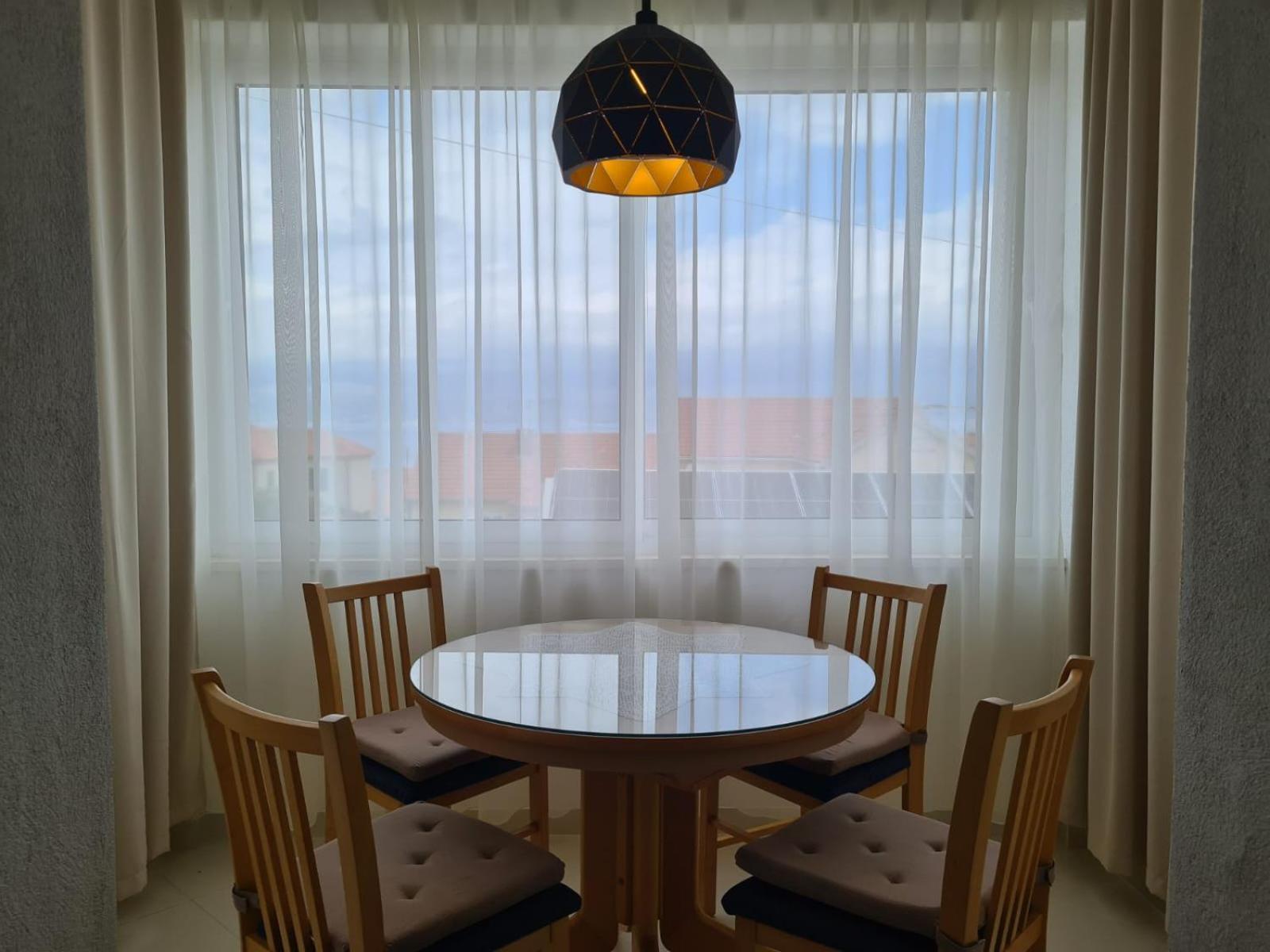 Apartments Jelena Supetar - Four Apartments - A Small House With A Private Yard - Two-Room Apartment With A Sea View - Studio Apartment - Two-Room Apartment With Garden View- Free Parking Eksteriør billede