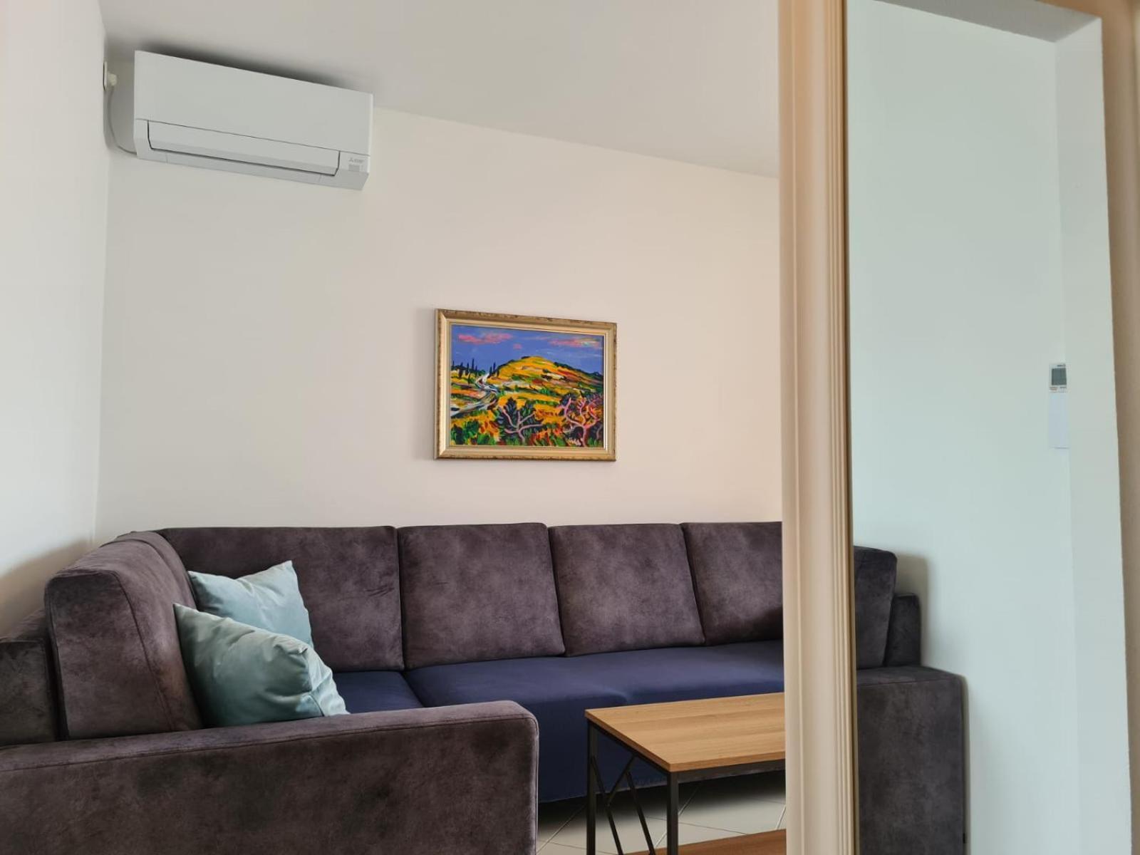 Apartments Jelena Supetar - Four Apartments - A Small House With A Private Yard - Two-Room Apartment With A Sea View - Studio Apartment - Two-Room Apartment With Garden View- Free Parking Eksteriør billede