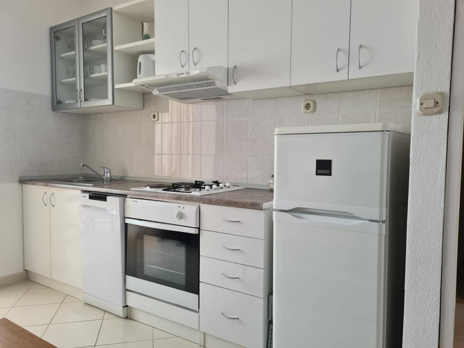 Apartments Jelena Supetar - Four Apartments - A Small House With A Private Yard - Two-Room Apartment With A Sea View - Studio Apartment - Two-Room Apartment With Garden View- Free Parking Eksteriør billede