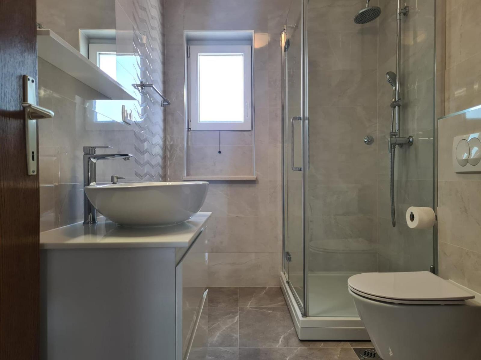 Apartments Jelena Supetar - Four Apartments - A Small House With A Private Yard - Two-Room Apartment With A Sea View - Studio Apartment - Two-Room Apartment With Garden View- Free Parking Eksteriør billede