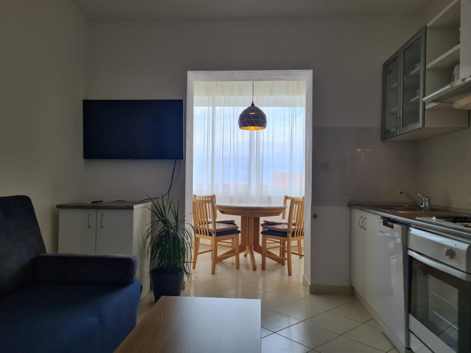 Apartments Jelena Supetar - Four Apartments - A Small House With A Private Yard - Two-Room Apartment With A Sea View - Studio Apartment - Two-Room Apartment With Garden View- Free Parking Eksteriør billede