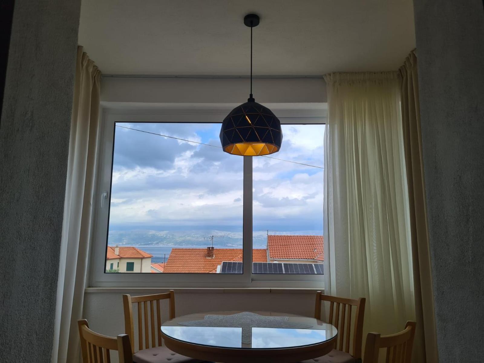 Apartments Jelena Supetar - Four Apartments - A Small House With A Private Yard - Two-Room Apartment With A Sea View - Studio Apartment - Two-Room Apartment With Garden View- Free Parking Eksteriør billede