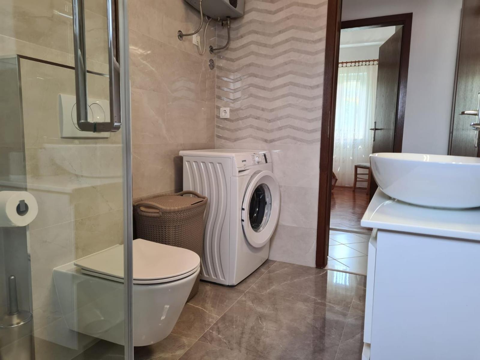 Apartments Jelena Supetar - Four Apartments - A Small House With A Private Yard - Two-Room Apartment With A Sea View - Studio Apartment - Two-Room Apartment With Garden View- Free Parking Eksteriør billede