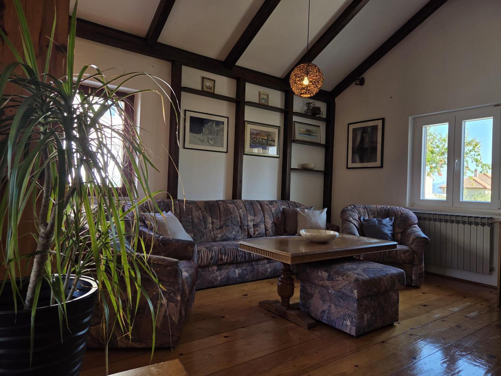 Apartments Jelena Supetar - Four Apartments - A Small House With A Private Yard - Two-Room Apartment With A Sea View - Studio Apartment - Two-Room Apartment With Garden View- Free Parking Eksteriør billede
