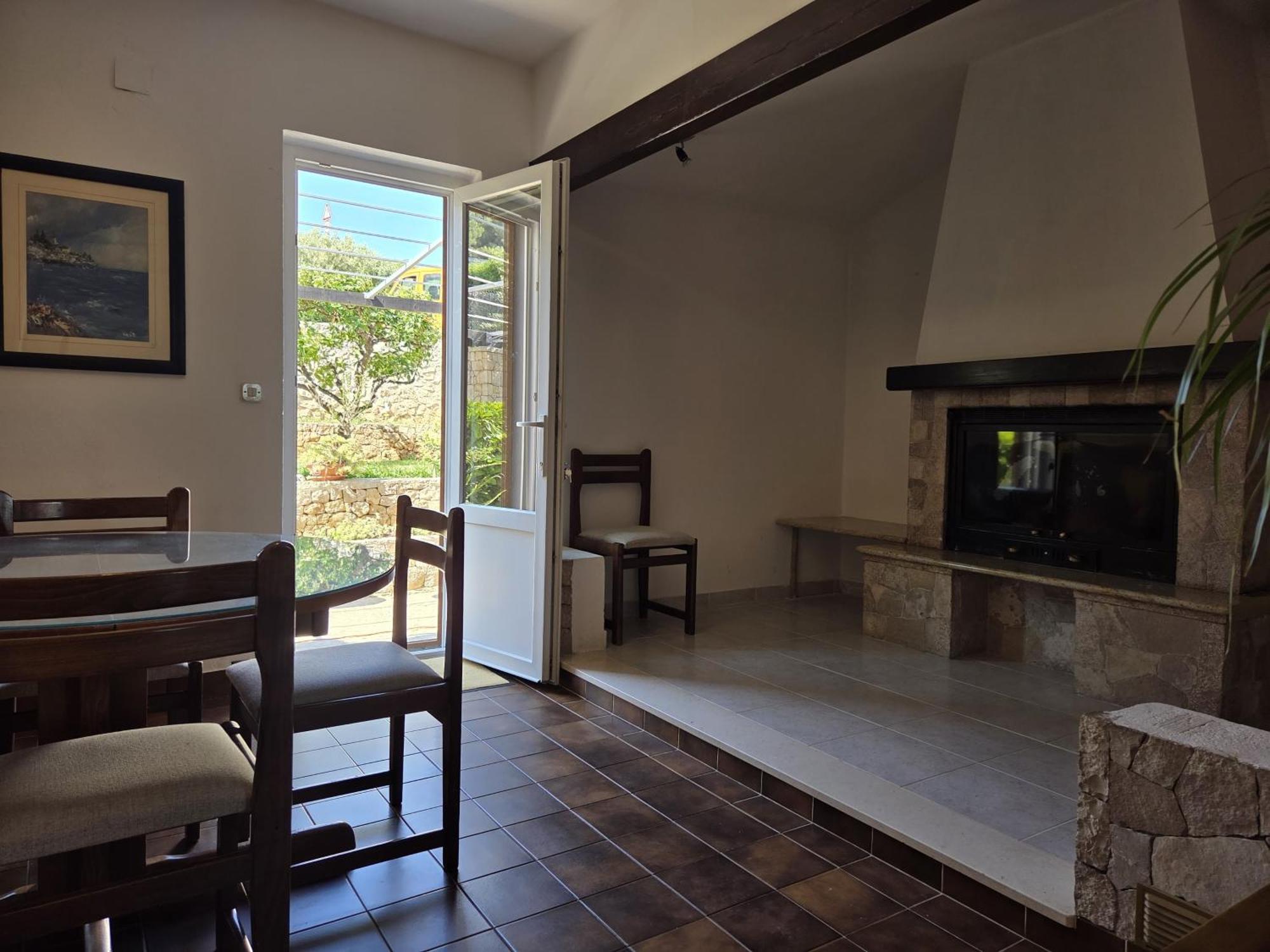 Apartments Jelena Supetar - Four Apartments - A Small House With A Private Yard - Two-Room Apartment With A Sea View - Studio Apartment - Two-Room Apartment With Garden View- Free Parking Eksteriør billede