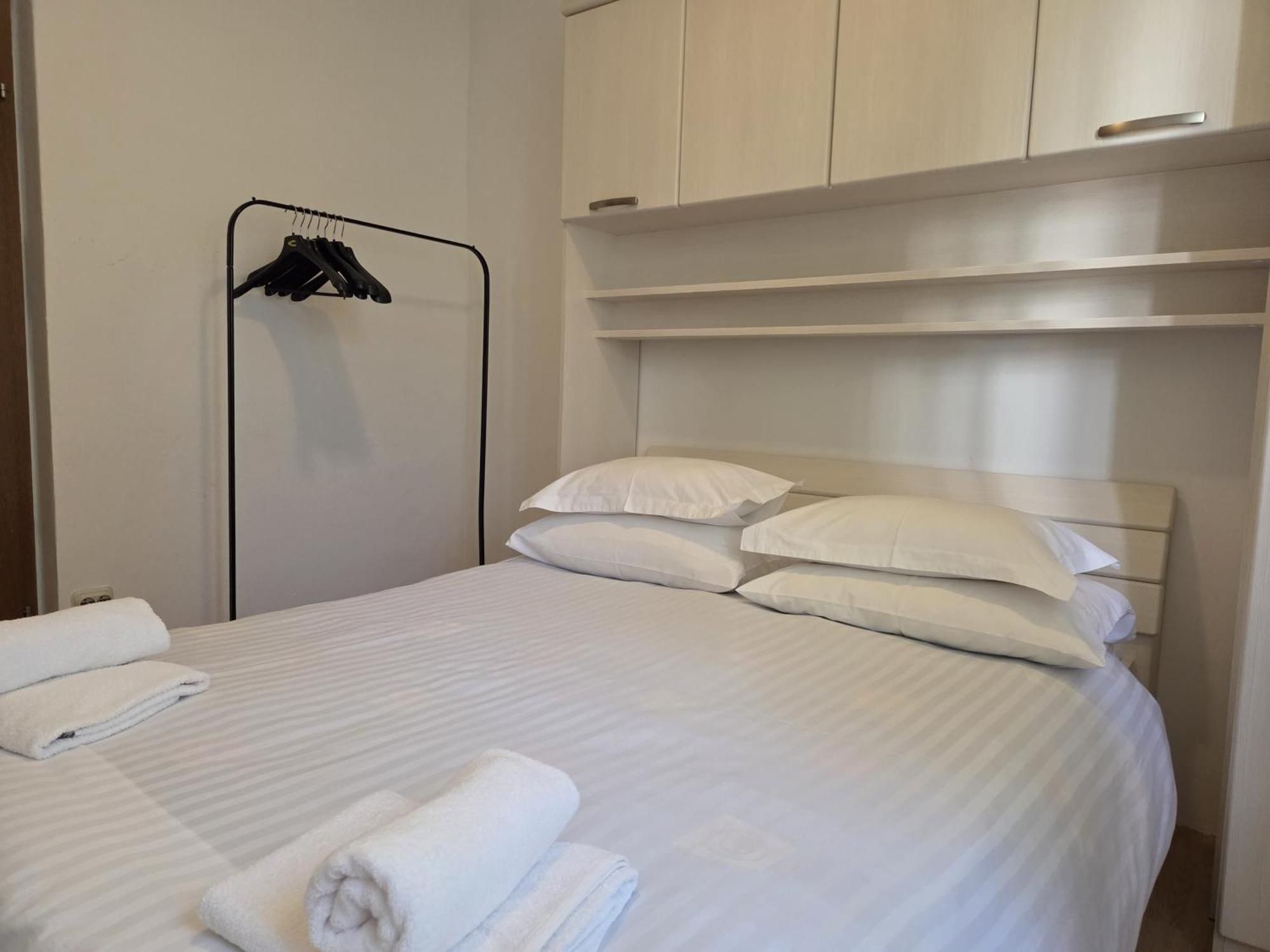 Apartments Jelena Supetar - Four Apartments - A Small House With A Private Yard - Two-Room Apartment With A Sea View - Studio Apartment - Two-Room Apartment With Garden View- Free Parking Eksteriør billede