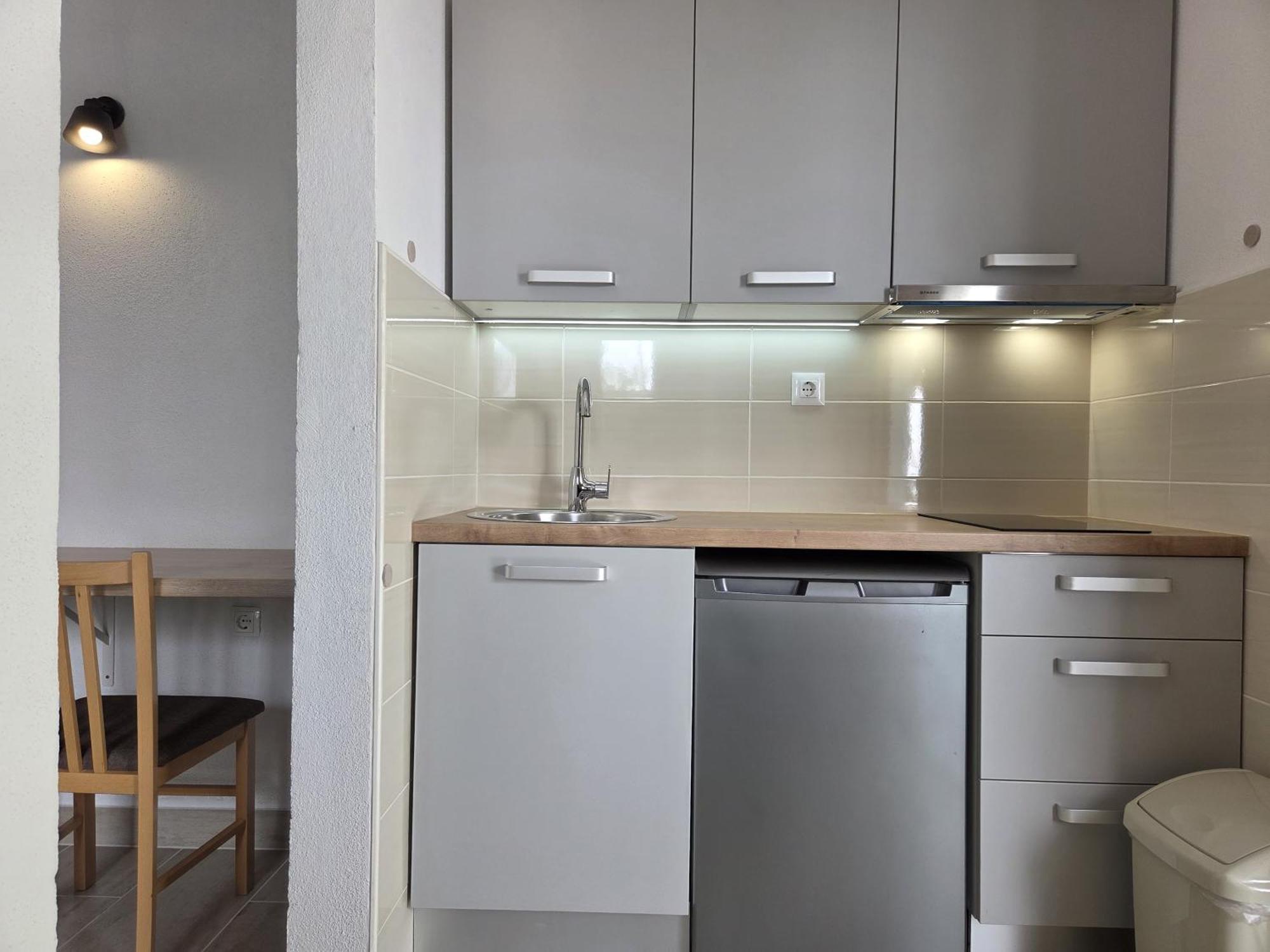 Apartments Jelena Supetar - Four Apartments - A Small House With A Private Yard - Two-Room Apartment With A Sea View - Studio Apartment - Two-Room Apartment With Garden View- Free Parking Eksteriør billede